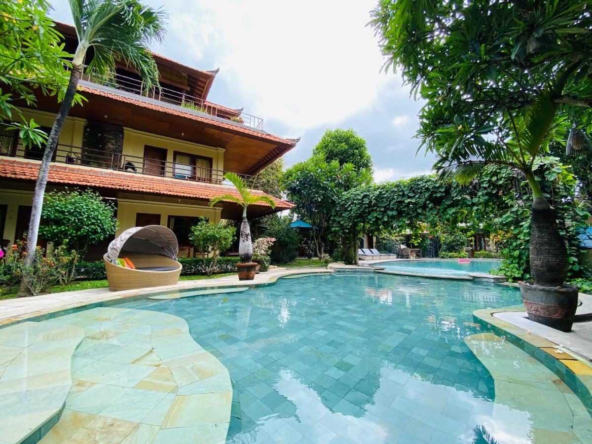 Kusnadi Hotel Legian Exterior foto