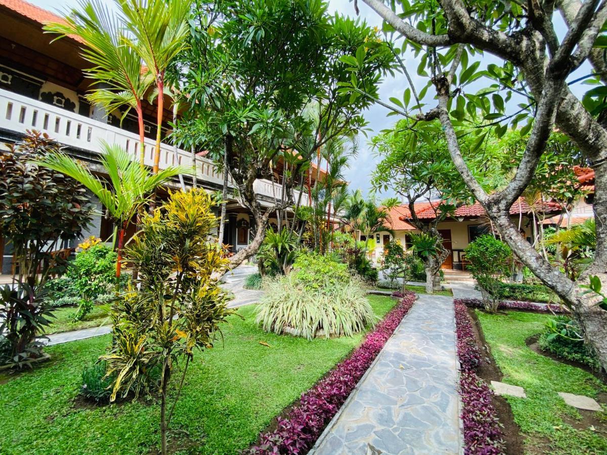 Kusnadi Hotel Legian Exterior foto
